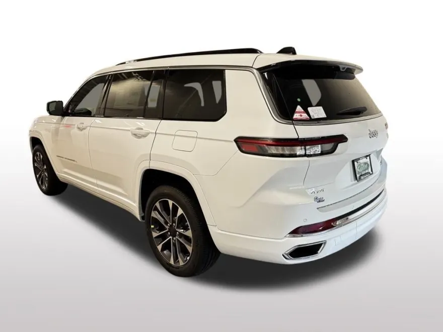 2025 Jeep Grand Cherokee Overland photo 1