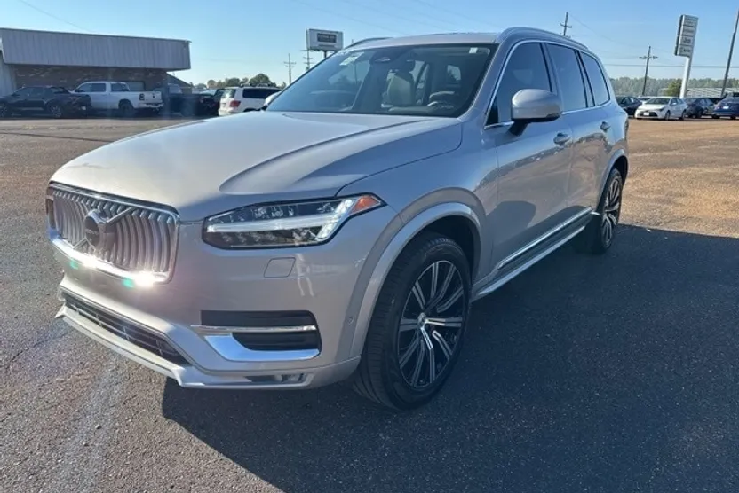 2023 Volvo XC90 AWD Plus photo 1