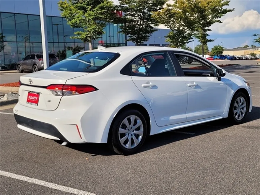 2022 Toyota Corolla LE photo 1