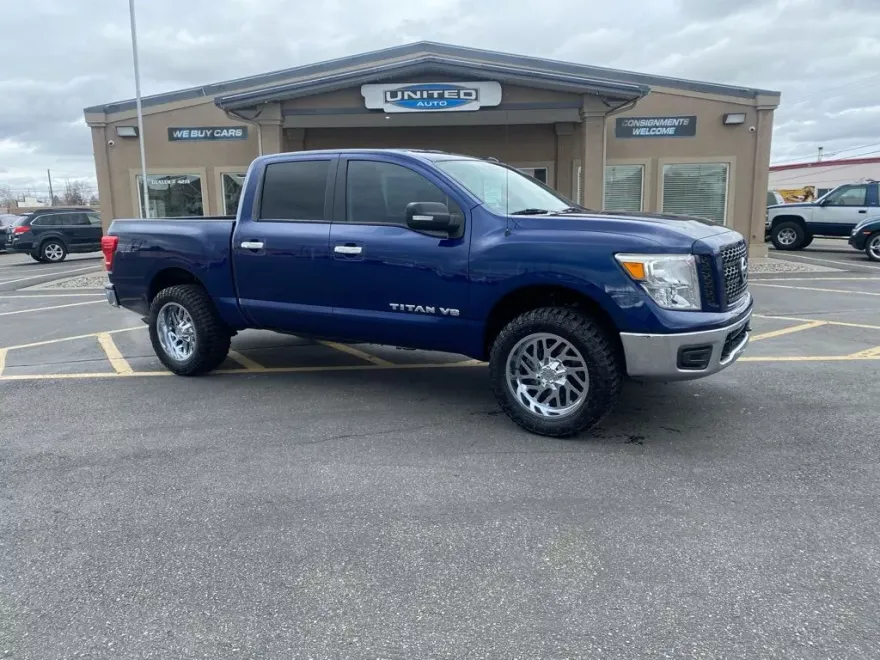 2019 Nissan Titan photo 1