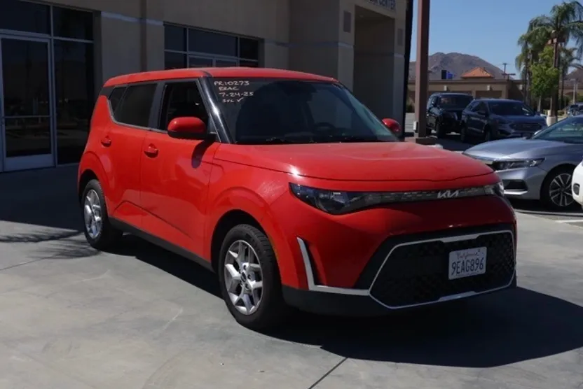 2023 Kia Soul LX photo 1