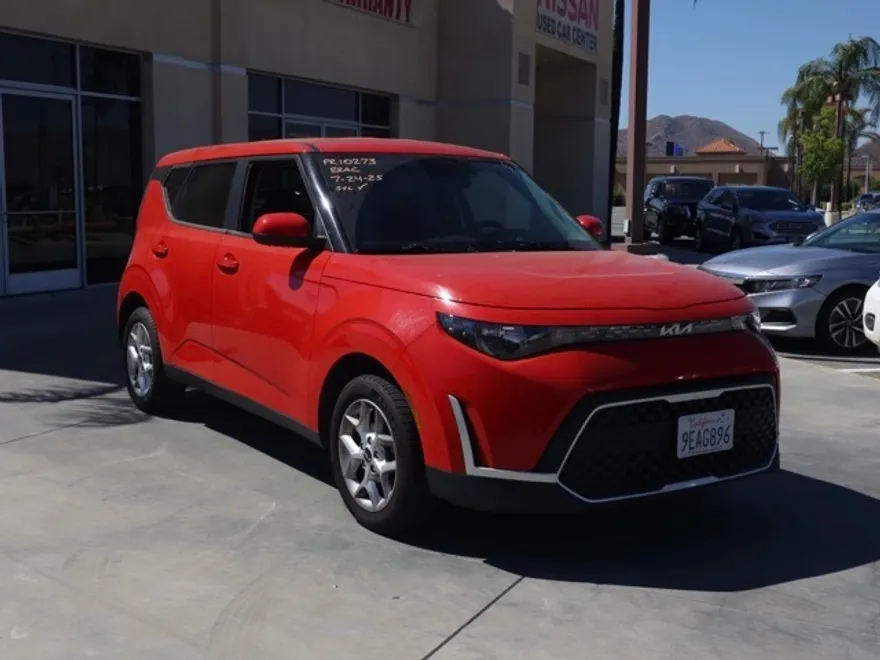 2023 Kia Soul LX photo 1