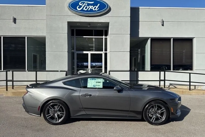 2025 Ford Mustang EcoBoost photo 1