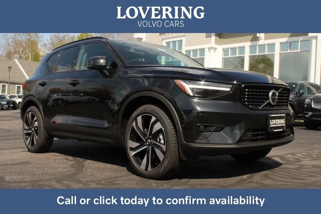 2025 Volvo XC40 photo 1