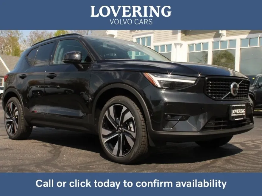 2025 Volvo XC40 photo 1