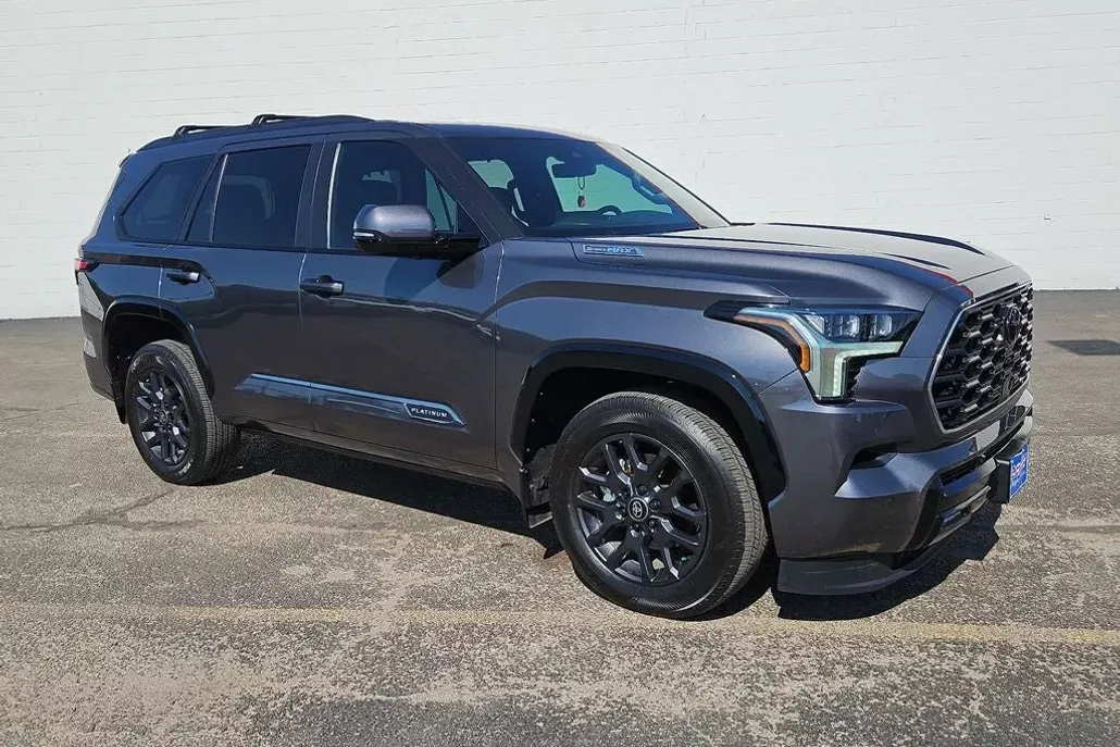 2025 Toyota Sequoia Platinum photo 1
