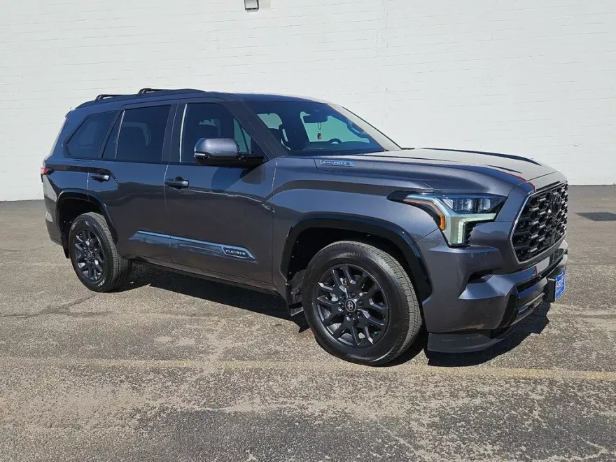 2025 Toyota Sequoia Platinum photo 1
