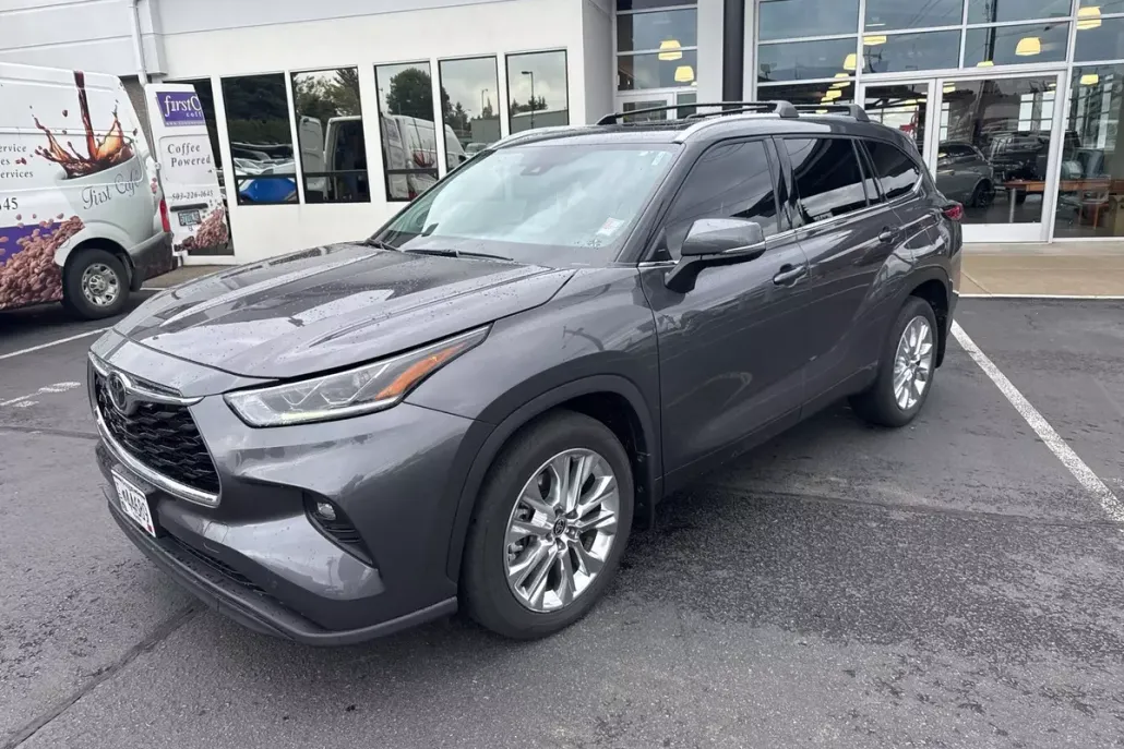 2022 Toyota Highlander Limited photo 1