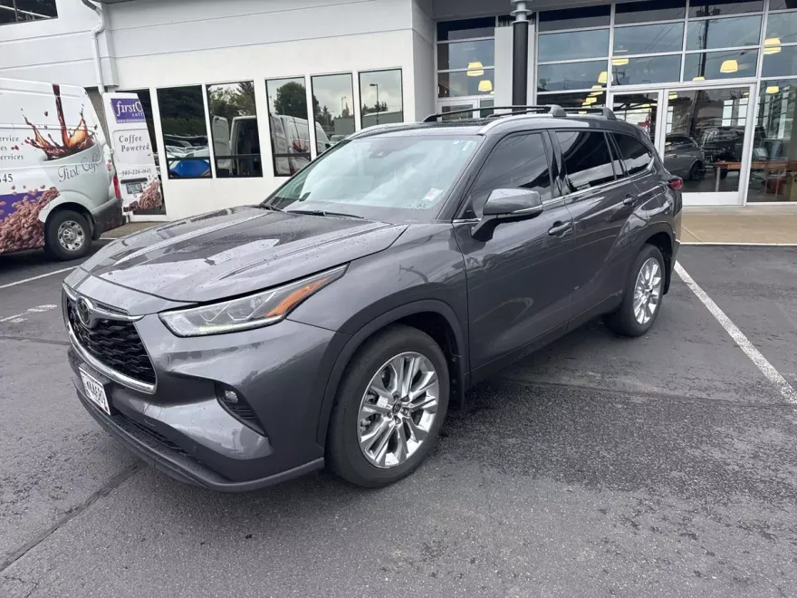 2022 Toyota Highlander Limited photo 1