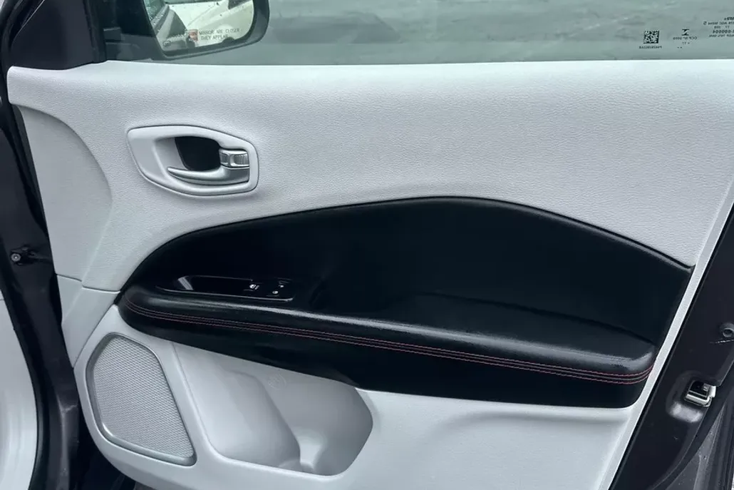 2018 Jeep Compass Limited photo 1
