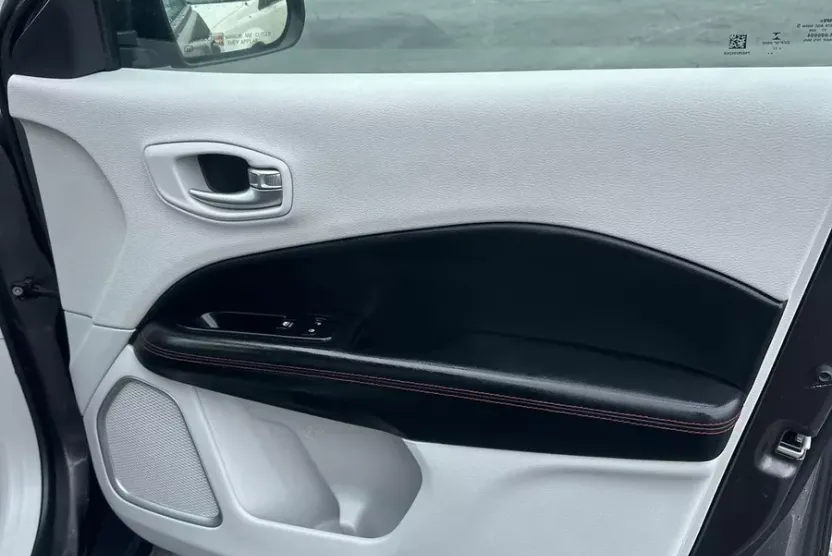 2018 Jeep Compass Limited photo 1