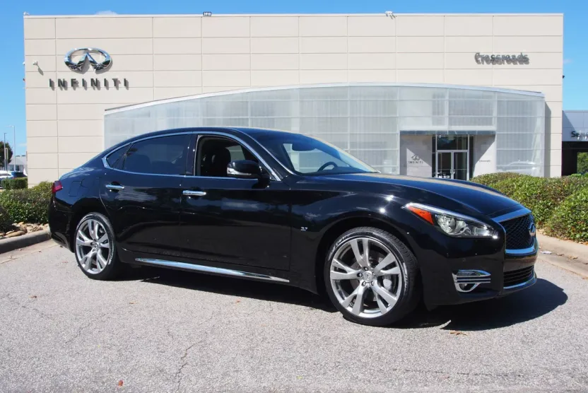 2019 Infiniti Q70L 3.7 Luxe photo 1