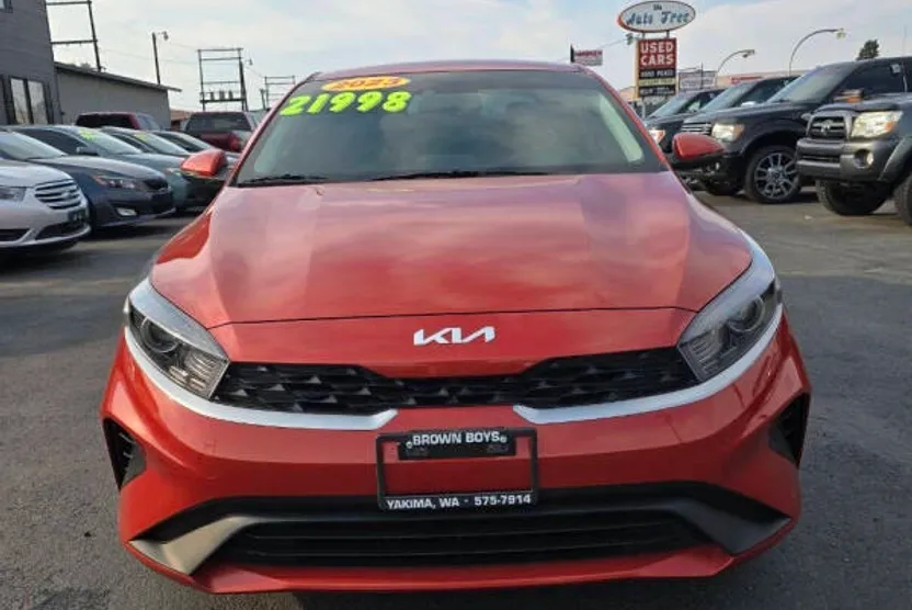 2023 Kia Forte LXS photo 1