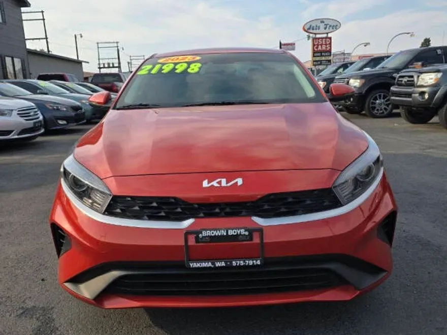 2023 Kia Forte LXS photo 1