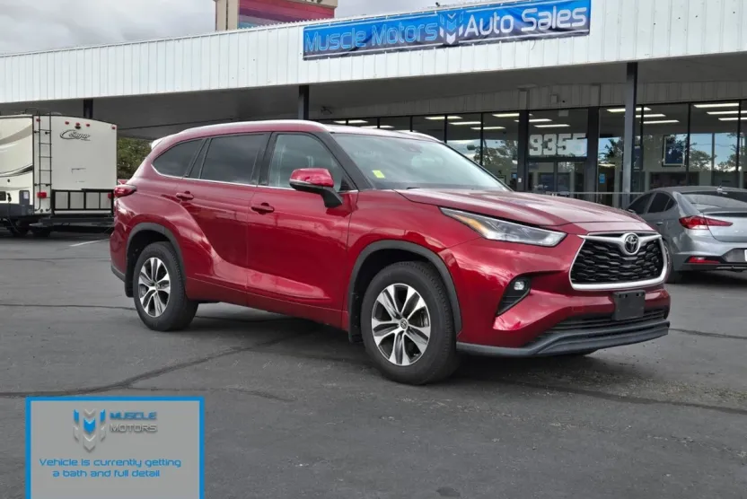 2021 Toyota Highlander XLE photo 1