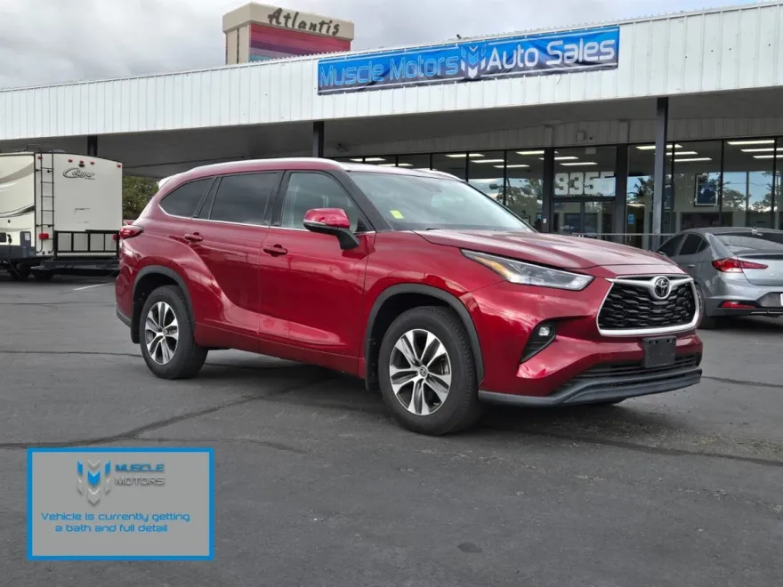 2021 Toyota Highlander XLE photo 1