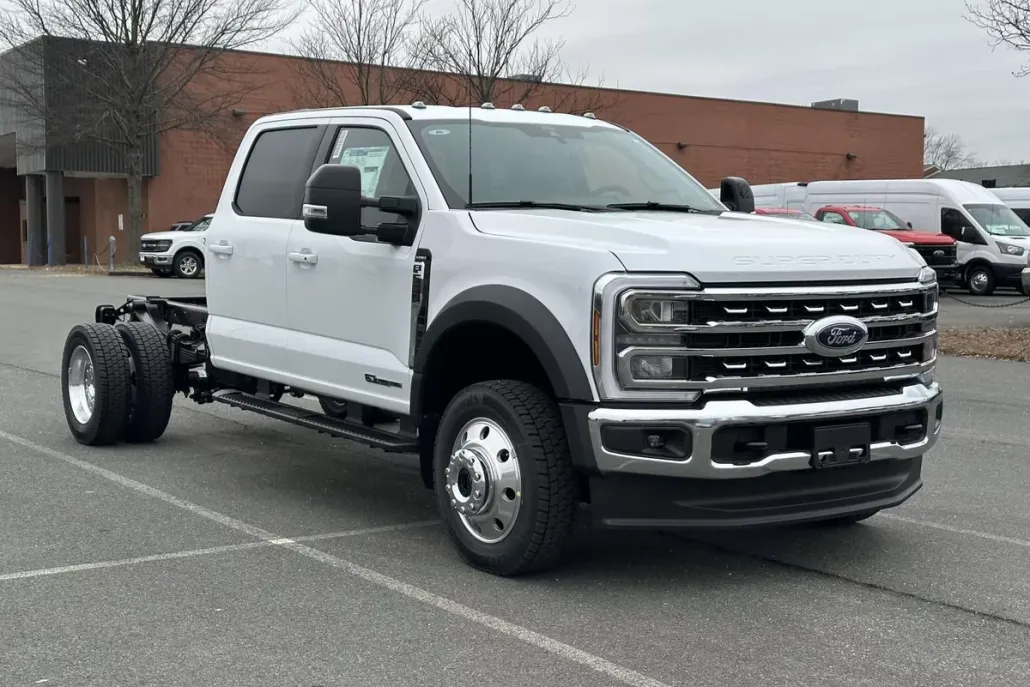 2025 Ford F-550 Lariat photo 1