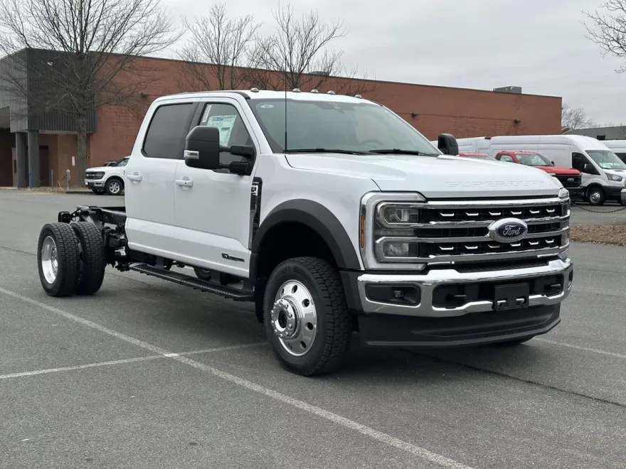 2025 Ford F-550 Lariat photo 1