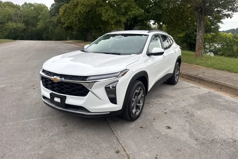 2024 Chevrolet Trax LT photo 1