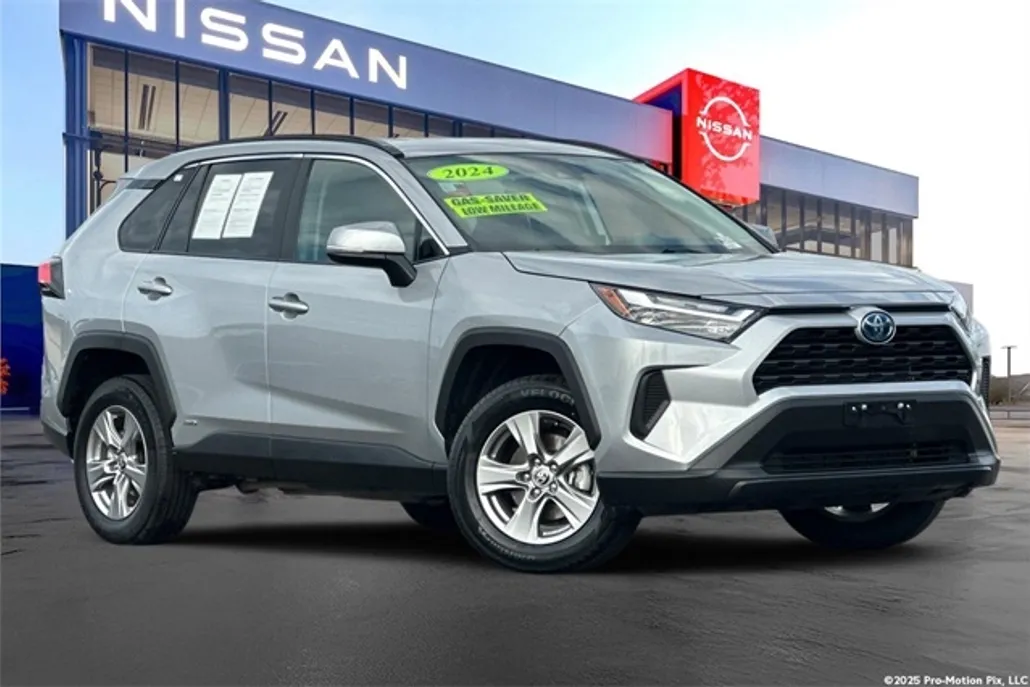 2024 Toyota RAV4 Hybrid XLE photo 1