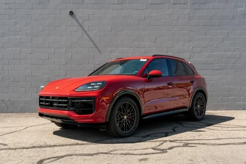 2026 Porsche Cayenne GTS photo 1