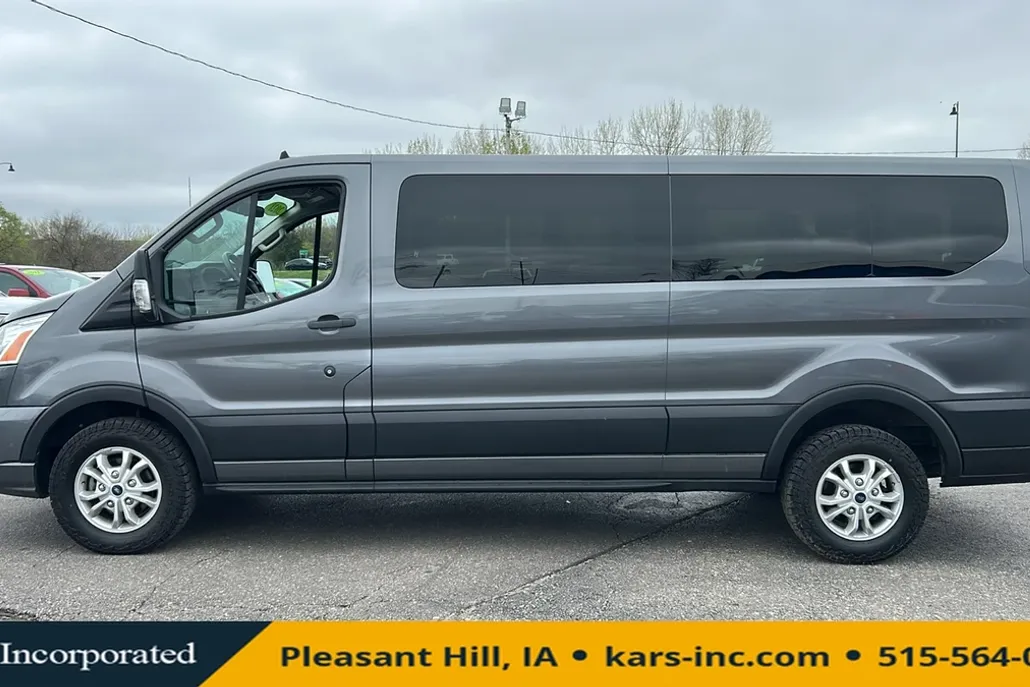 2013 Chevrolet Express Passenger LT photo 1