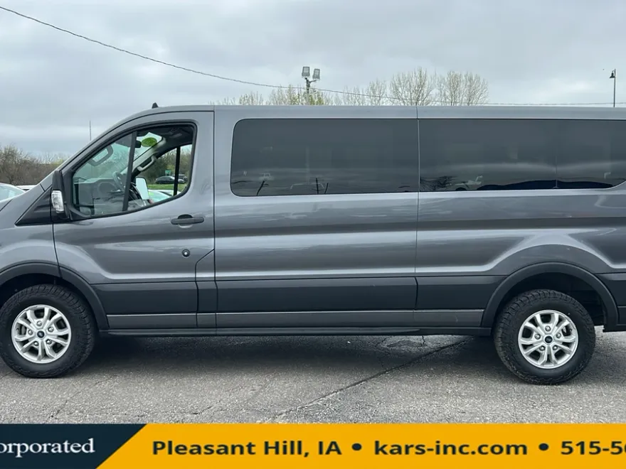 2013 Chevrolet Express Passenger LT photo 1