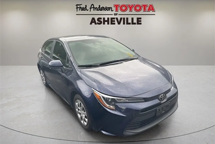 2024 Toyota Corolla LE photo 1