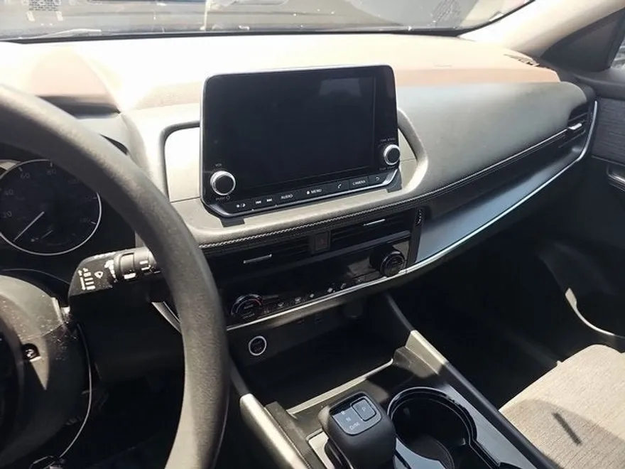 2023 Nissan Rogue SV photo 1