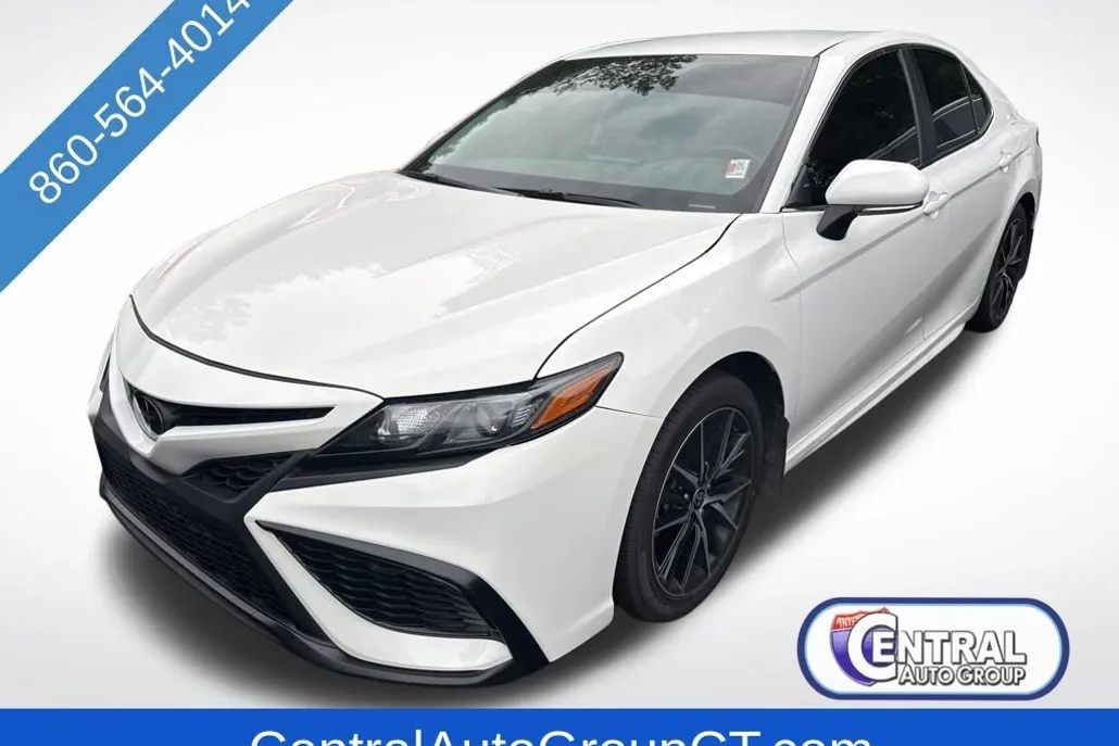 2024 Toyota Camry SE photo 1
