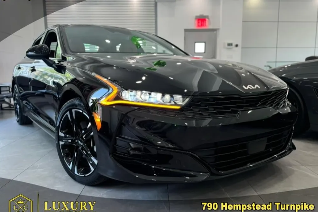 2024 Kia K5 GT-Line photo 1