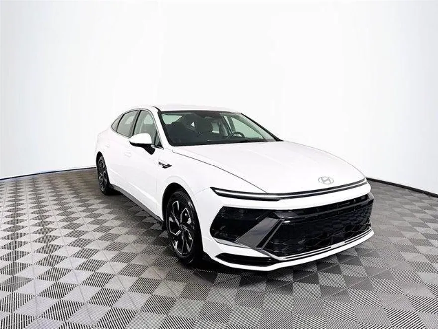 2025 Hyundai Sonata SEL photo 1