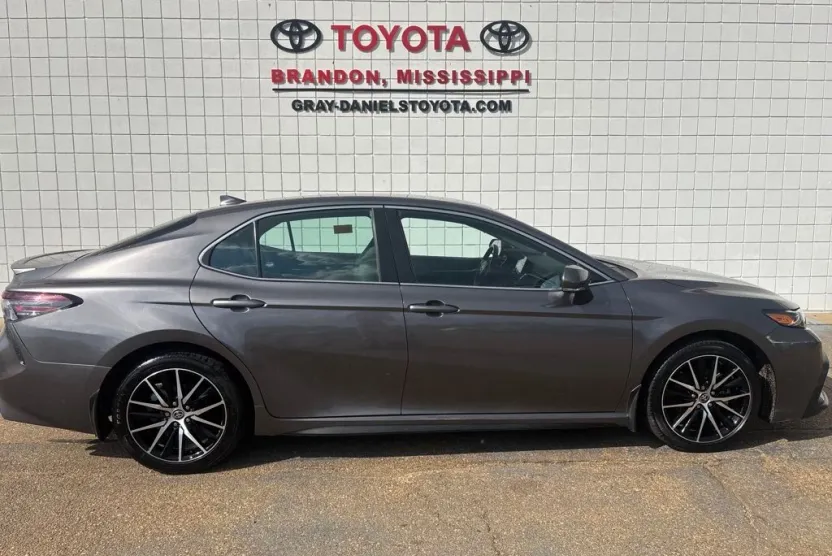 2023 Toyota Camry SE photo 1