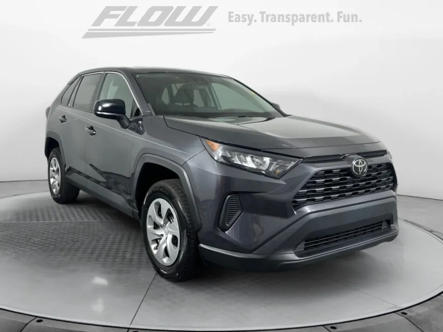 2022 Toyota RAV4 LE photo 1