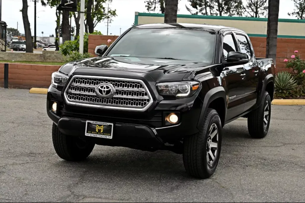 2017 Toyota Tacoma TRD Double Cab photo 1