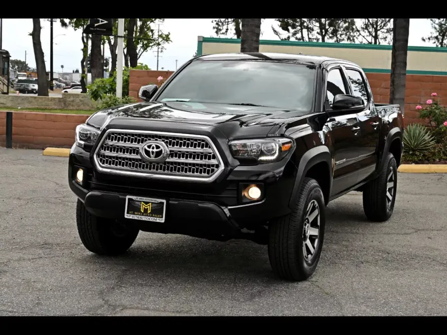 2017 Toyota Tacoma TRD Double Cab photo 1