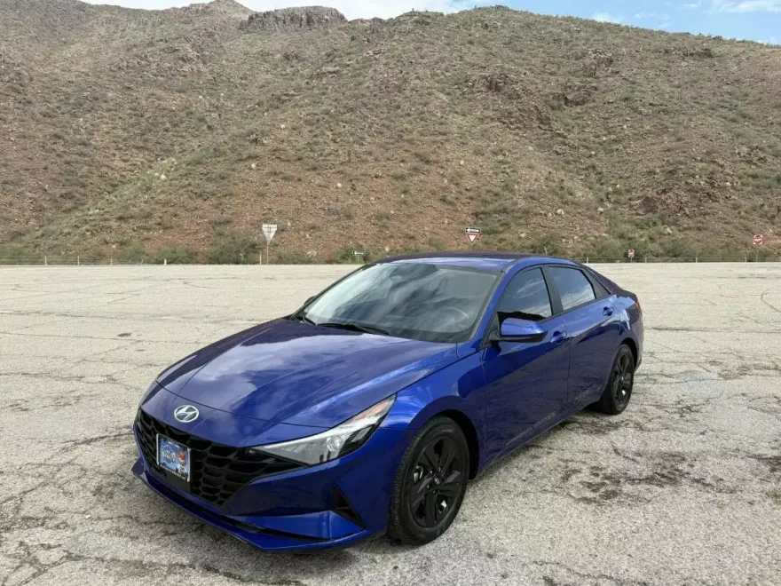 2021 Hyundai Elantra SEL photo 1
