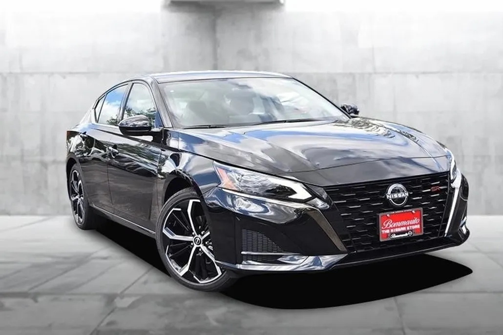 2025 Nissan Altima SR photo 1