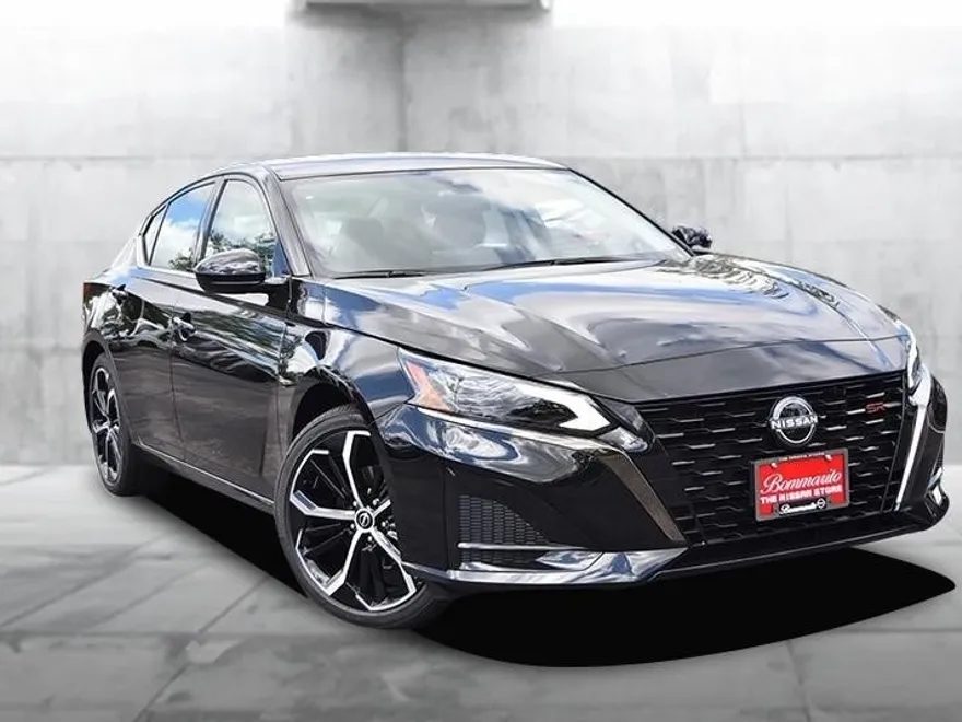 2025 Nissan Altima SR photo 1