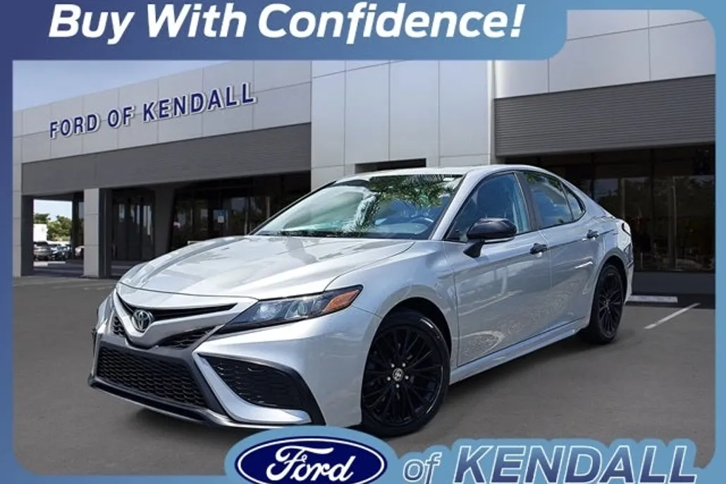 2021 Toyota Camry SE photo 1