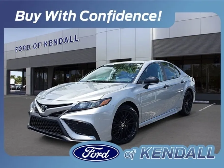 2021 Toyota Camry SE photo 1