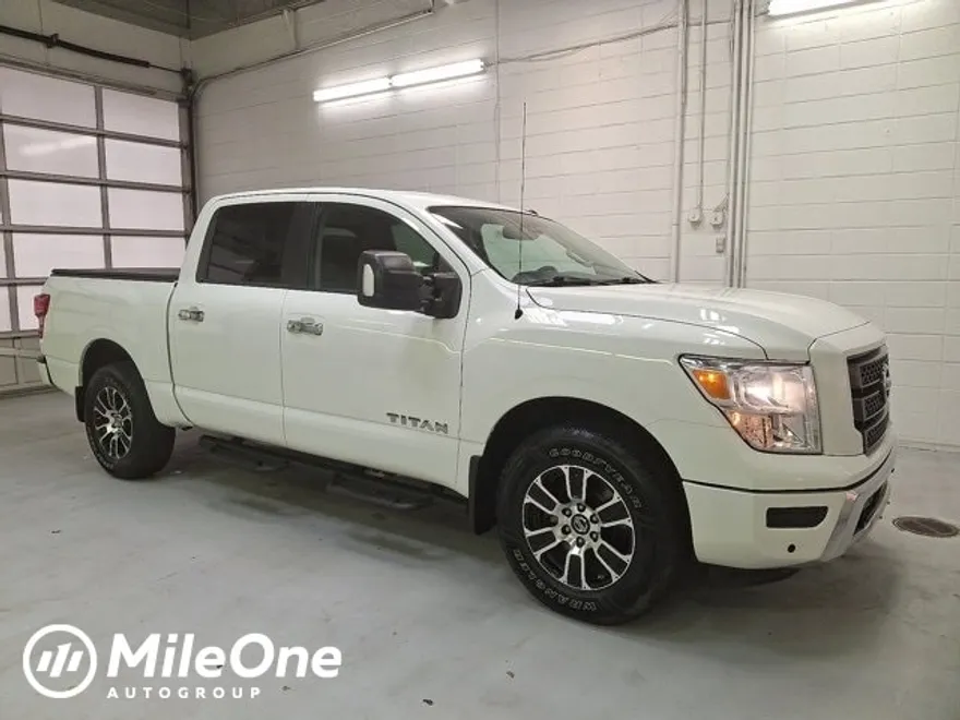 2021 Nissan Titan SV photo 1