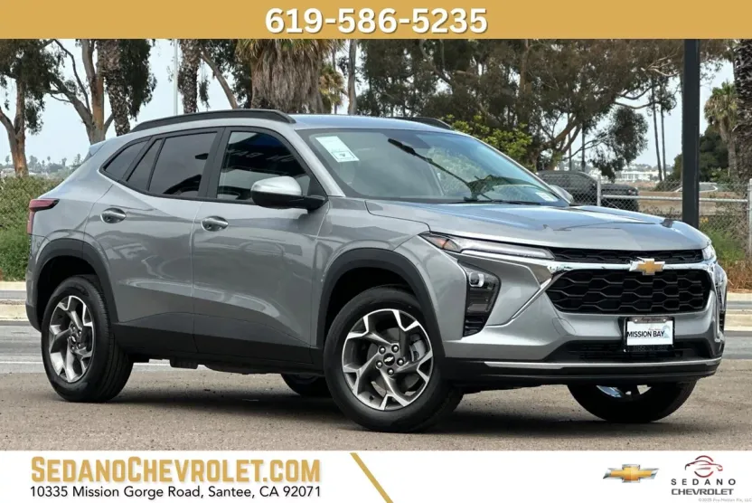 2025 Chevrolet Trax LT photo 1