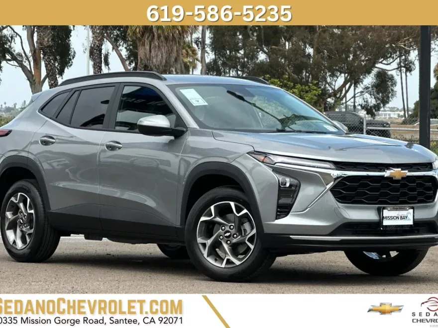2025 Chevrolet Trax LT photo 1