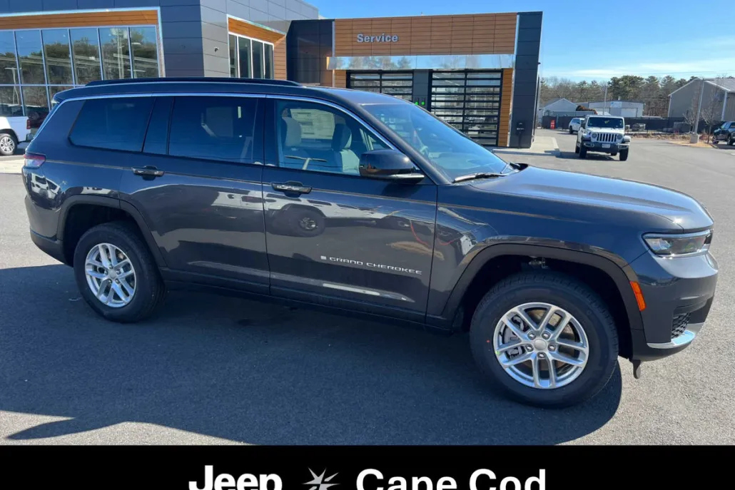 2025 Jeep Grand Cherokee Laredo photo 1
