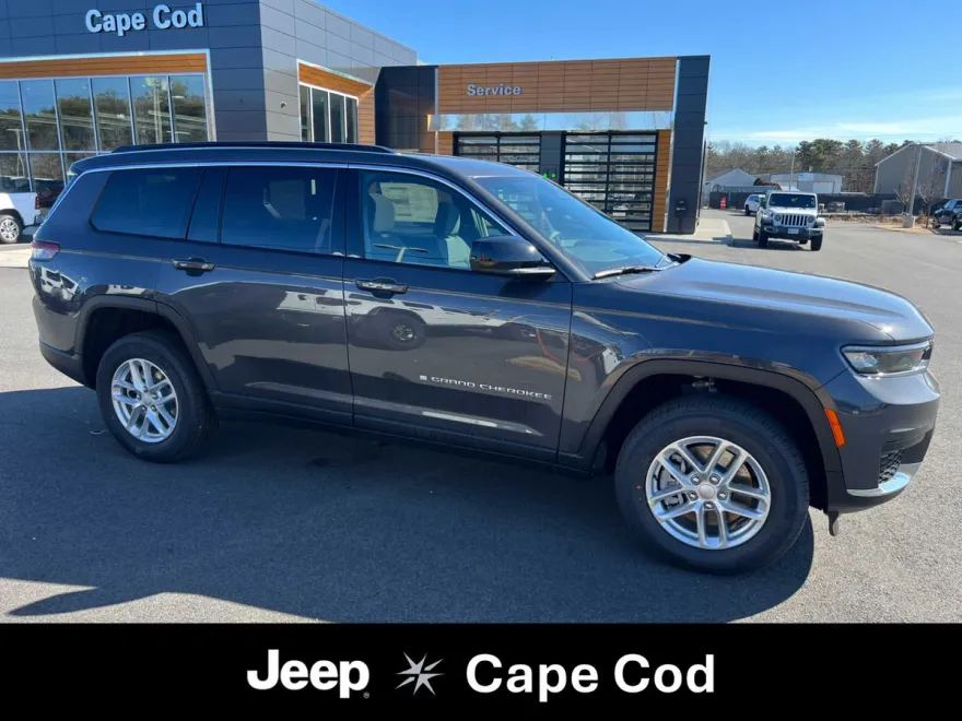 2025 Jeep Grand Cherokee Laredo photo 1