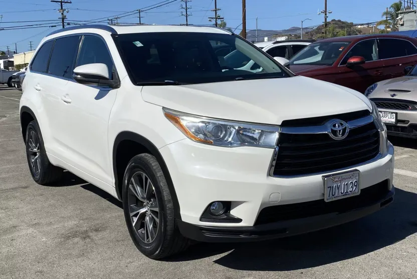 2016 Toyota Highlander XLE photo 1