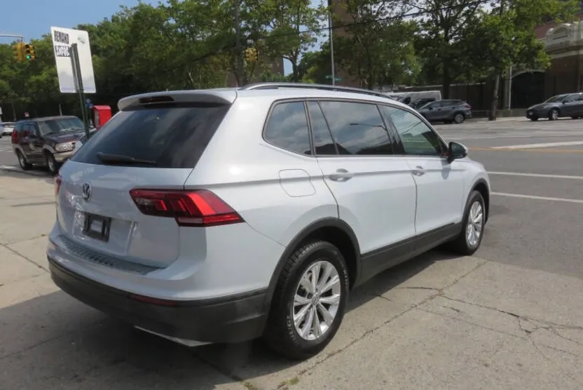 2019 Volkswagen Tiguan S photo 1