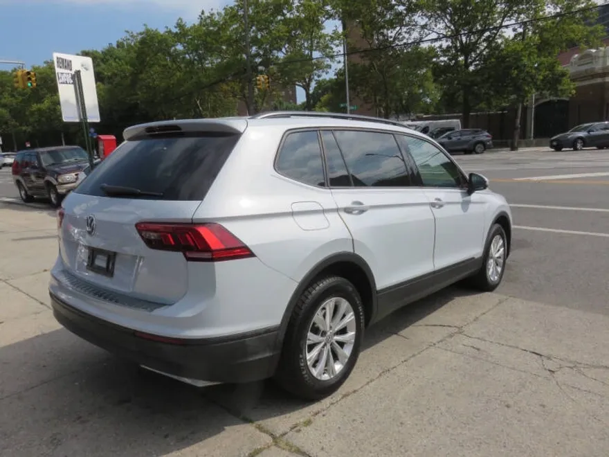 2019 Volkswagen Tiguan S photo 1