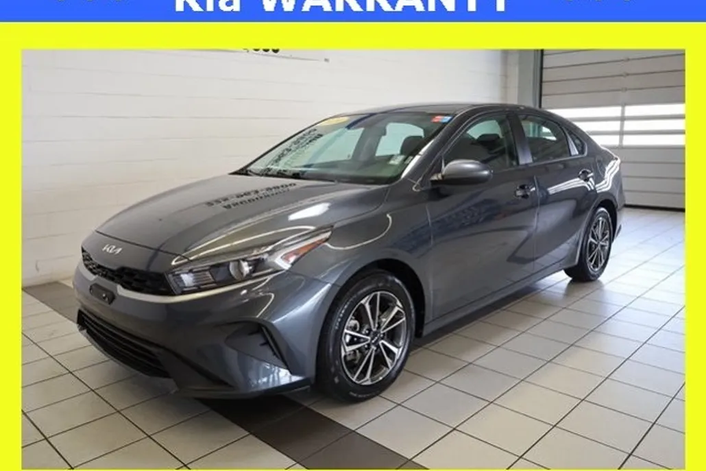2024 Kia Forte LXS photo 1